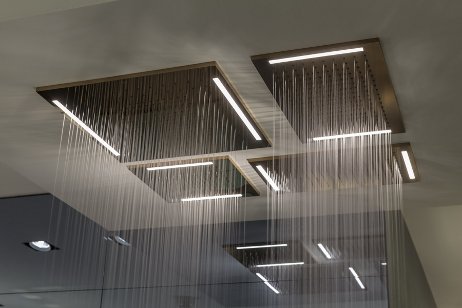 Mehrfach-Duschpaneele mit feinem Wasserstrahl und integrierter Beleuchtung