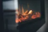 Nahaufnahme eines flackernden Elektrokamins