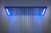 LED-Duschkopf mit kräftigem Wasserstrahl in blauer Beleuchtung